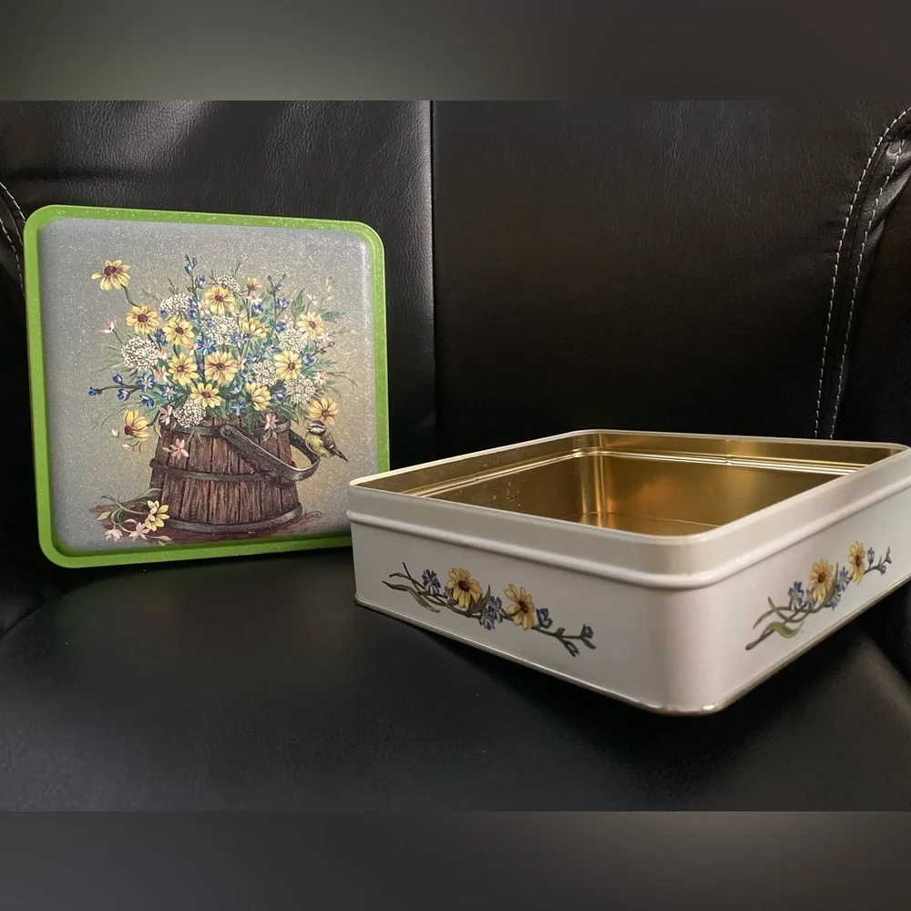 Vintage Century Resources, Inc. Lidded Floral Tin